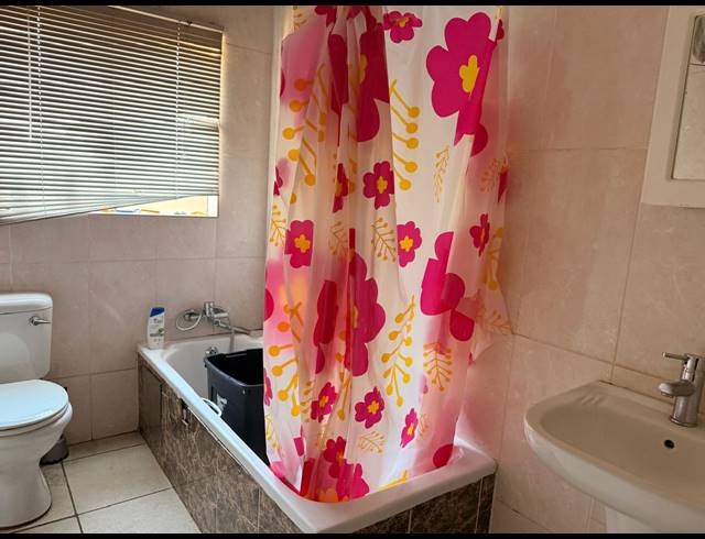 3 BEDROOM APARTMENT FOR SALE IN WATERVAL EAST